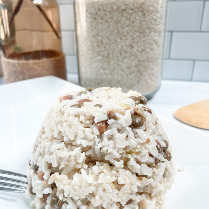 Panamanian coconut rice with pigeon peas