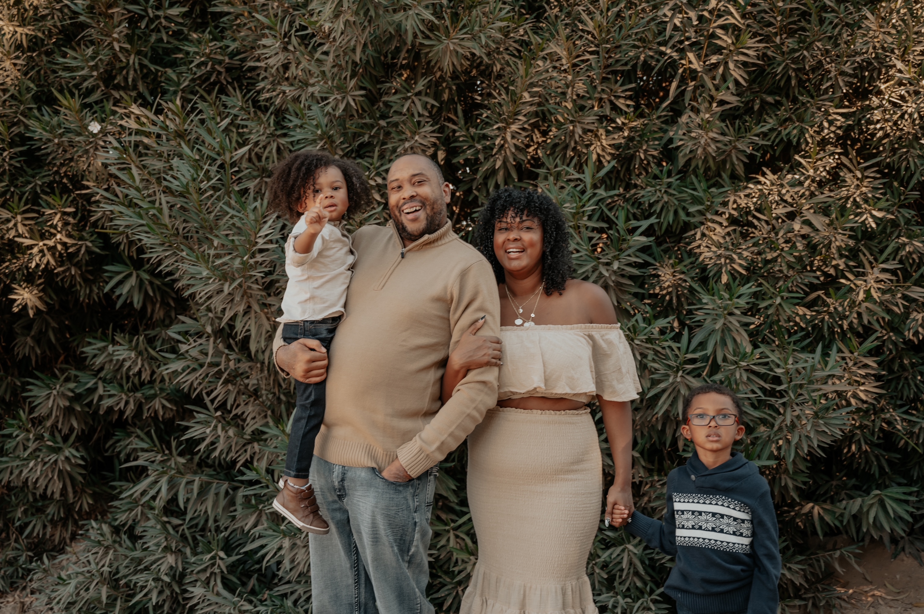 Get Camera Ready With These Black Family Photoshoot Outfits - The Kisha ...