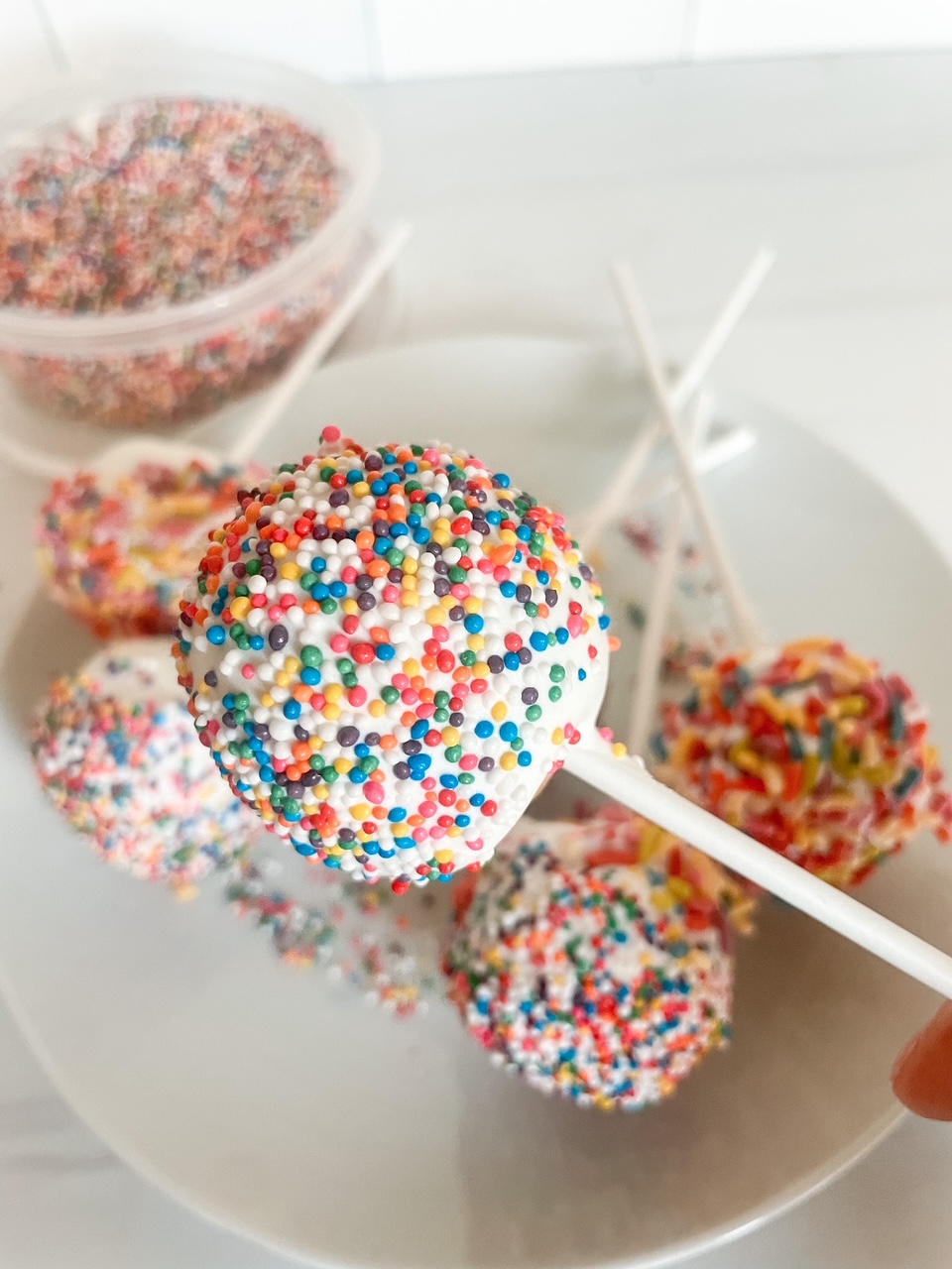 Celebrate Mom with These Delicious Mother's Day Cake Pop Ideas - The ...
